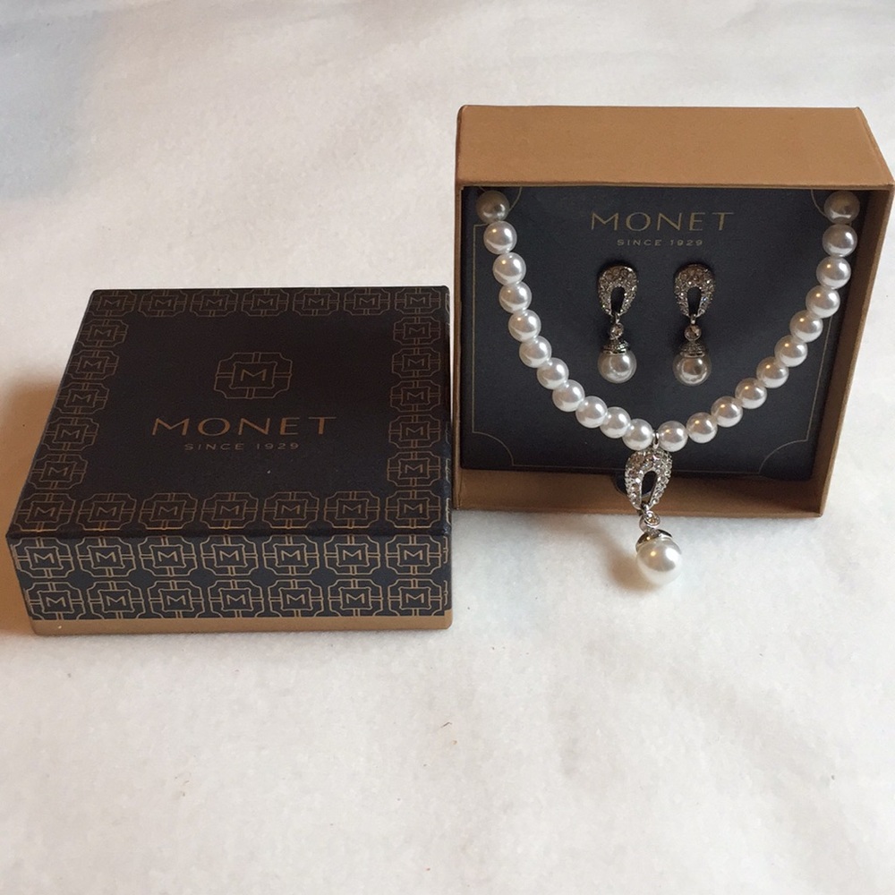 New in box Monet pearl earring and necklace set